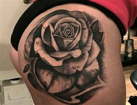 tatuajes para la nalga mujeres|Tatuajes lindos en la nalga